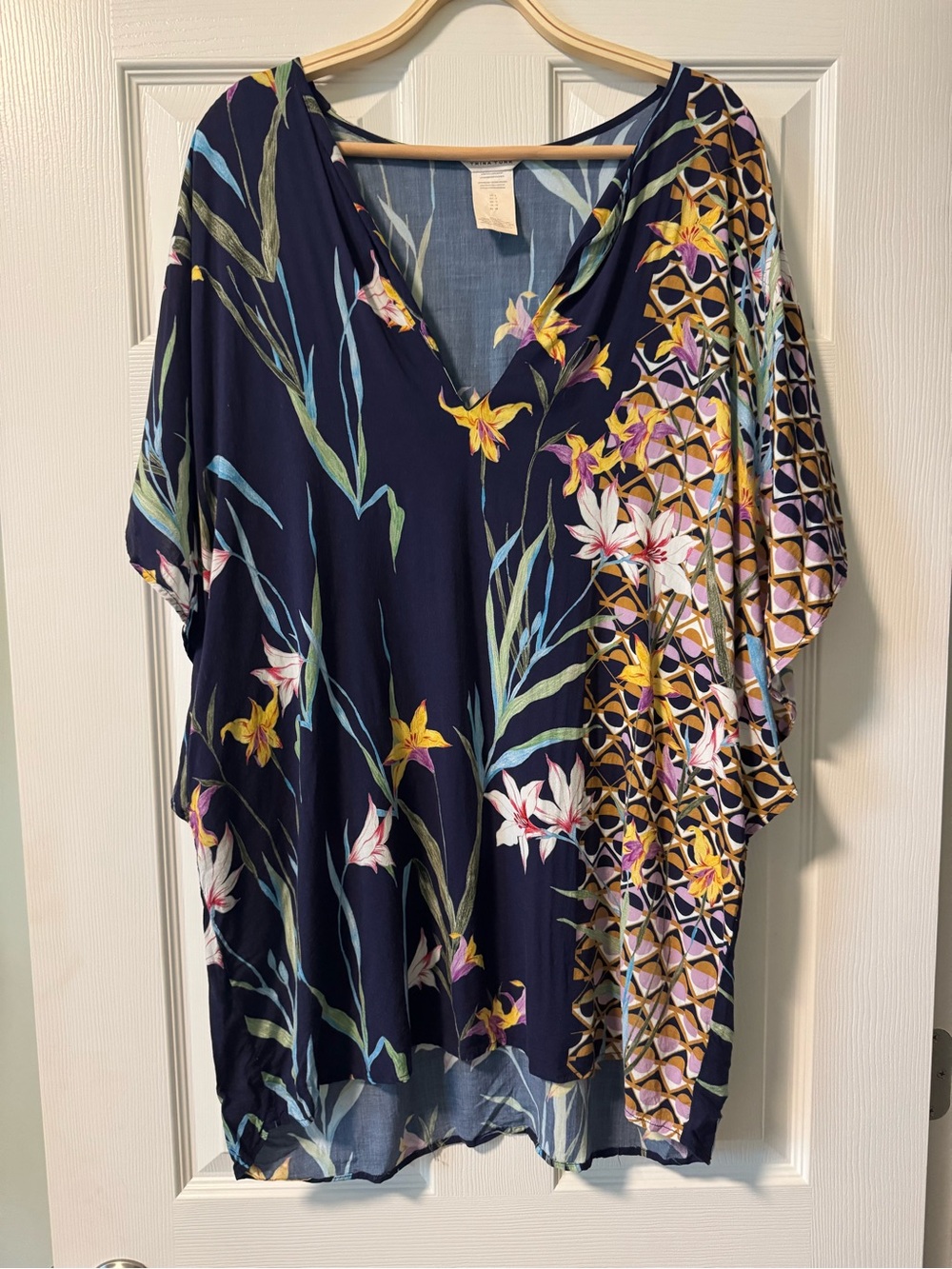 Trina Turk Floral Geometric Women’s Swim Coverup | Large V-Neck
